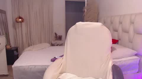 GIGI instagram gigi sj1994 online show from December 19, 11:50 am