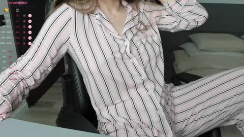 gigihadd online show from January 21, 11:46 am