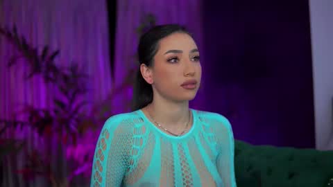 Gina online show from November 15, 8:32 pm