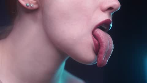        im expecting 350 thumbs up on my altar   online show from October 10, 10:36 pm