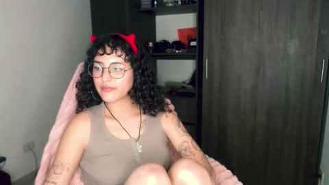 giny_bean online show from February 15, 7:51 am