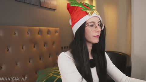 Nikki online show from December 4, 4:08 pm