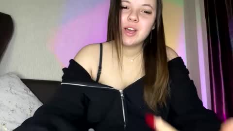 girl_shy07 online show from February 6, 8:45 pm