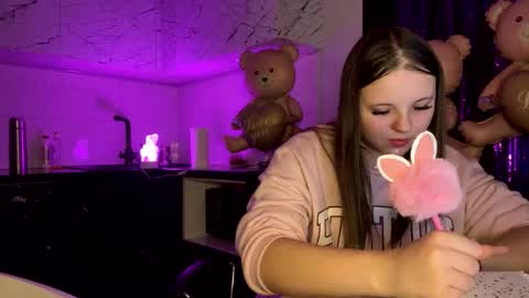 girl_shy07 online show from February 26, 7:24 pm