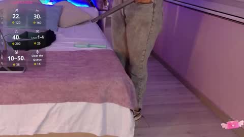     online show from October 14, 10:40 am