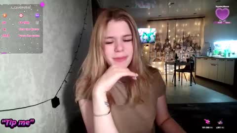  Roxy  online show from January 4, 4:11 pm