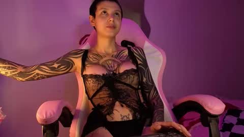 vee online show from January 7, 9:18 pm