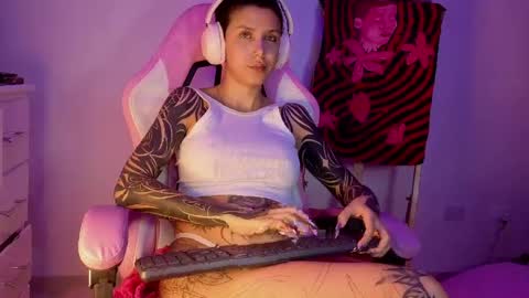 vee online show from April 18, 3:09 am