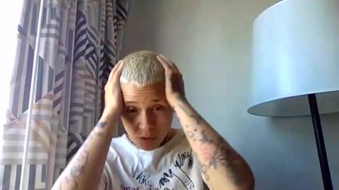 L online show from April 13, 7:47 pm