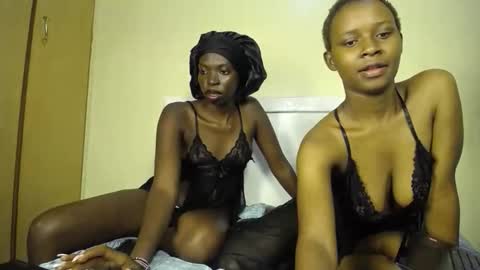 golden_melanin5 online show from February 10, 11:41 pm