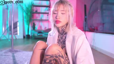 sophie  Special celebration a the beach 300k followers 3011 and 0112   online show from February 24, 10:14 pm