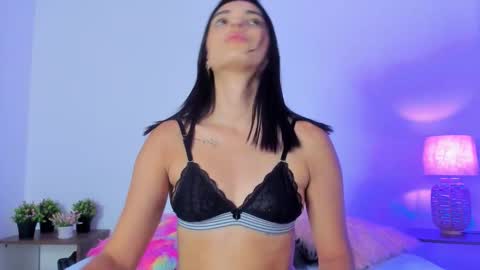 hailey_hadid online show from October 14, 7:05 pm