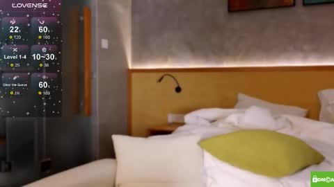 hanahwoods online show from October 16, 10:23 pm