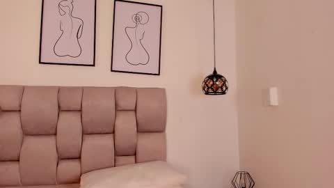 hanna__evans_ online show from October 16, 11:57 am