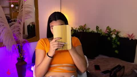 Hannah Williams online show from December 3, 9:28 pm