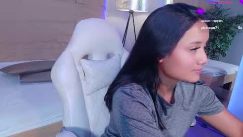 hannahmonttgomery  Help me reach 100 Hands up online show from July 30, 9:04 pm