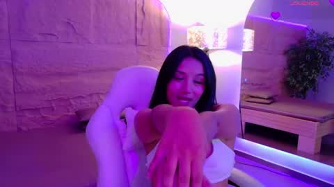 hannahmonttgomery  Help me reach 100 Hands up online show from July 14, 4:33 pm