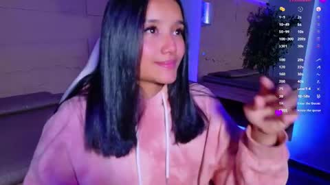 hannahmonttgomery  Help me reach 100 Hands up online show from June 23, 4:49 pm