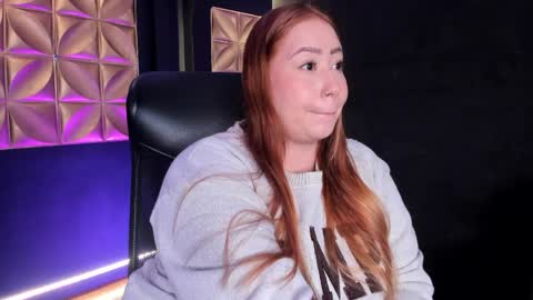 hannamartinn_ online show from April 27, 3:42 pm