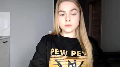 happy_fox_ online show from March 3, 2:42 pm