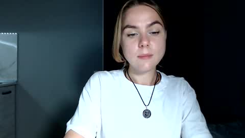 happy_fox_ online show from June 10, 9:24 pm