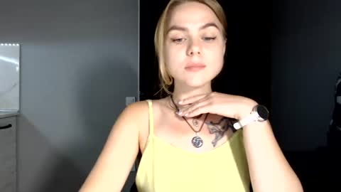 happy_fox_ online show from July 17, 8:23 pm