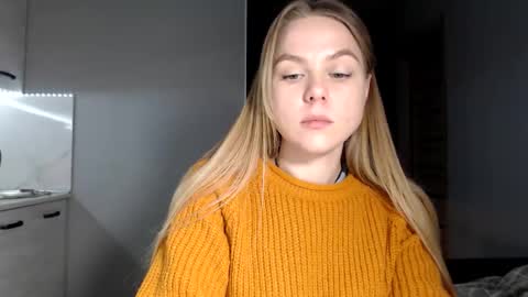 happy_fox_ online show from February 21, 9:37 pm