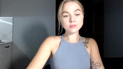 happy_fox_ online show from October 1, 9:42 pm