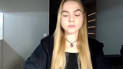 happy_fox_ online show from January 22, 9:22 pm