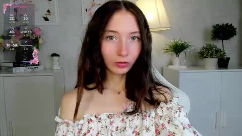 Lola online show from October 26, 9:05 am