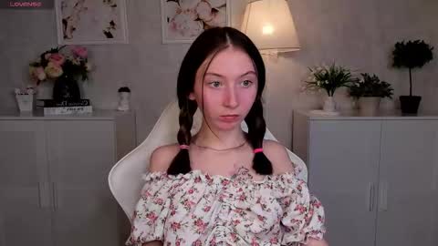 Lola online show from October 10, 9:47 am