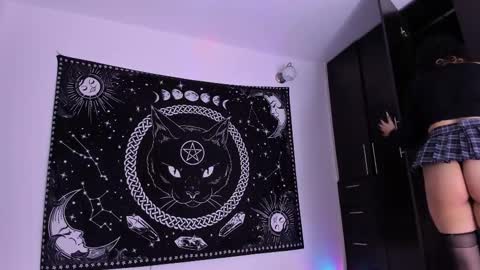 Hazell Witch online show from March 6, 1:14 pm