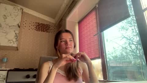 Lili online show from April 4, 12:15 pm