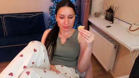 Heaven girl online show from December 12, 4:53 pm