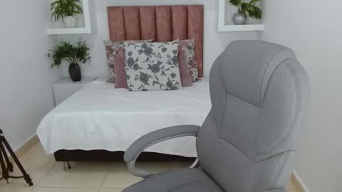 Heidy  online show from March 26, 1:24 pm