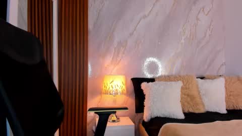 Helena Santos  online show from January 8, 7:40 pm