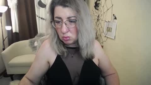 helenenigma online show from November 6, 7:42 pm