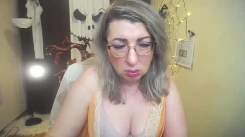 helenenigma online show from October 19, 6:32 pm