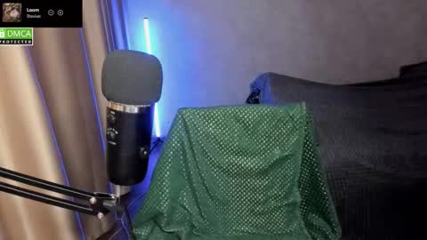 Red online show from November 29, 7:51 pm