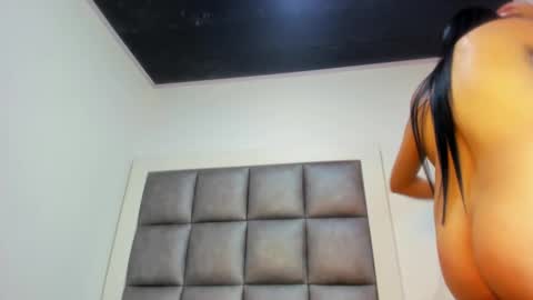 hellen__smith_ online show from October 4, 4:11 pm