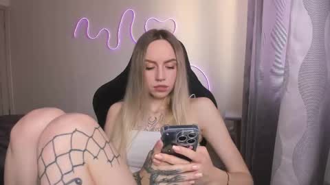 Lisa online show from May 11, 2:45 pm