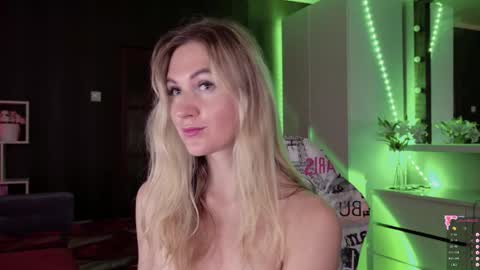 Alisia  Monday to Friday from 10 am to 4 pm GMT 2 online show from October 10, 9:58 am