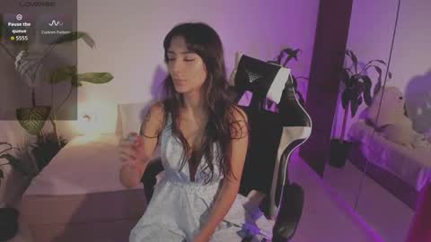 Hello I am Valentina independent Colombian model I love sensuality and pleasure welcome online show from October 5, 4:45 pm