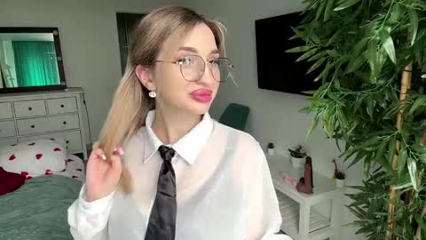 Viktoria online show from April 22, 9:06 am