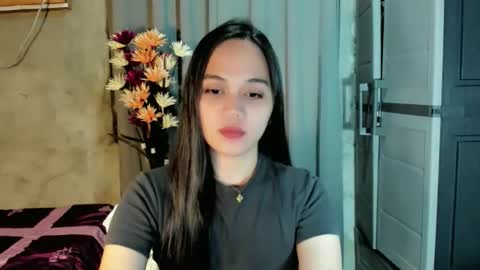 hilarymolly online show from May 9, 8:33 pm