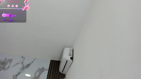 Hilary Thomsom online show from February 25, 12:48 pm