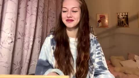 Hi Im Elizabeth online show from November 2, 3:37 pm