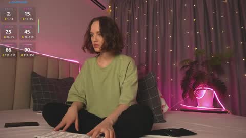 julia online show from April 19, 3:28 am