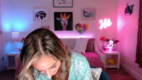 Holi Hurricane online show from January 28, 3:47 am