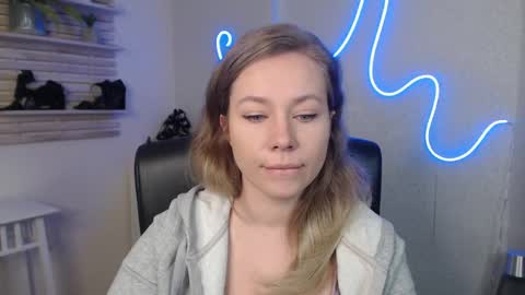 Holly online show from March 6, 12:54 am